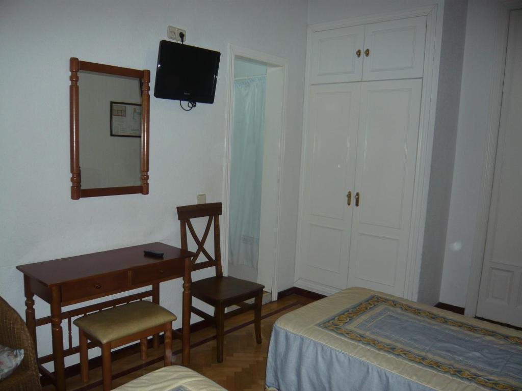 ホテル オスタル トリアナ マドリード 部屋 写真